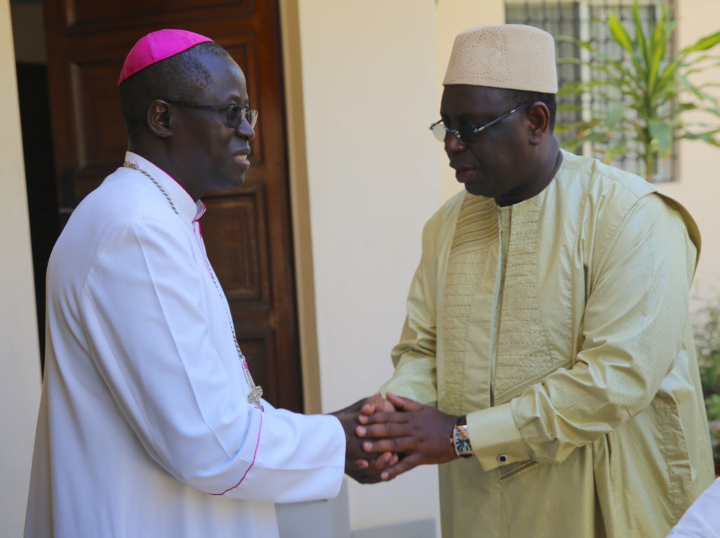 Macky Sall et Monseigneur Benjamin Ndiaye (3)