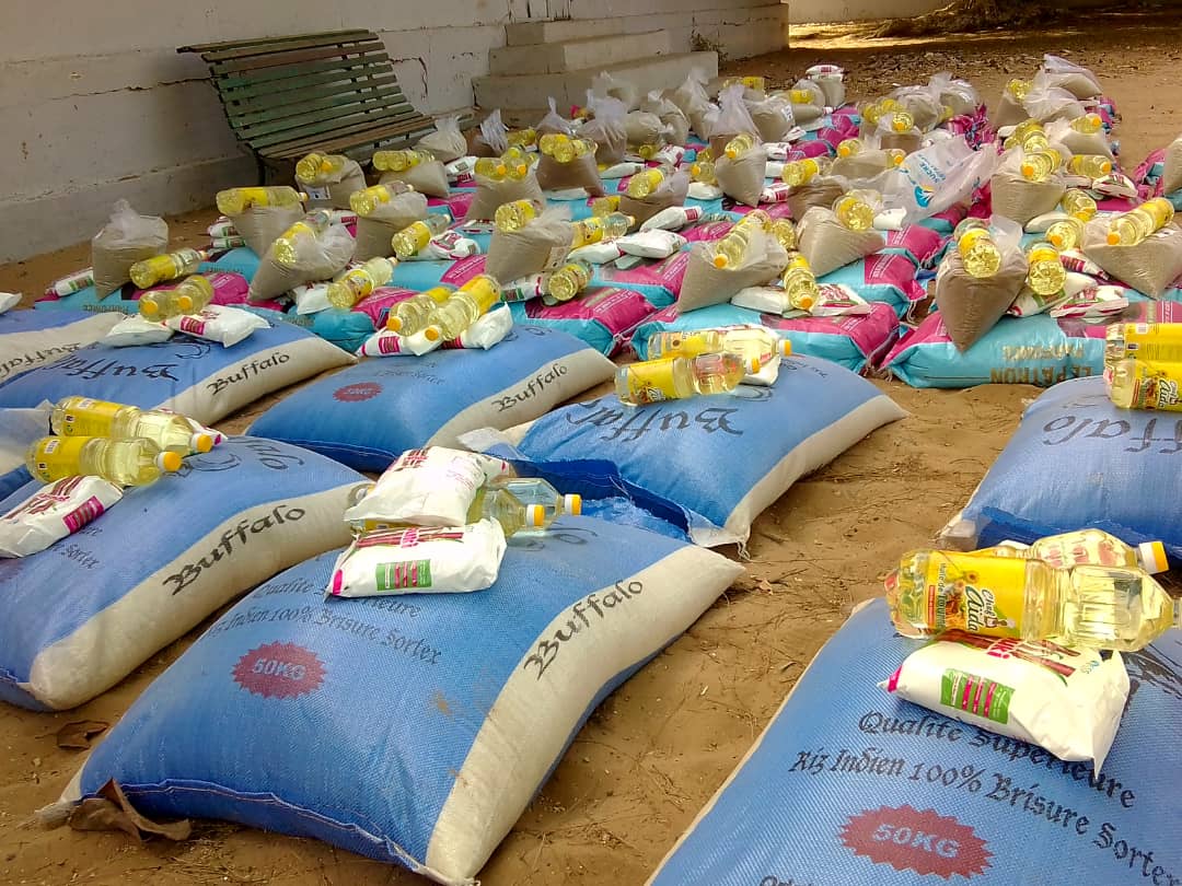 Distribution de denrées alimentaires par la mairie de Dieuppeul-Derkhlé-laviesenegalaise.com