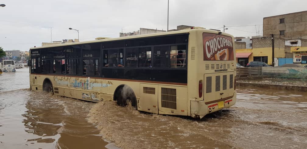 Pluies à Dakar-Bus Dakar Dem Dikk