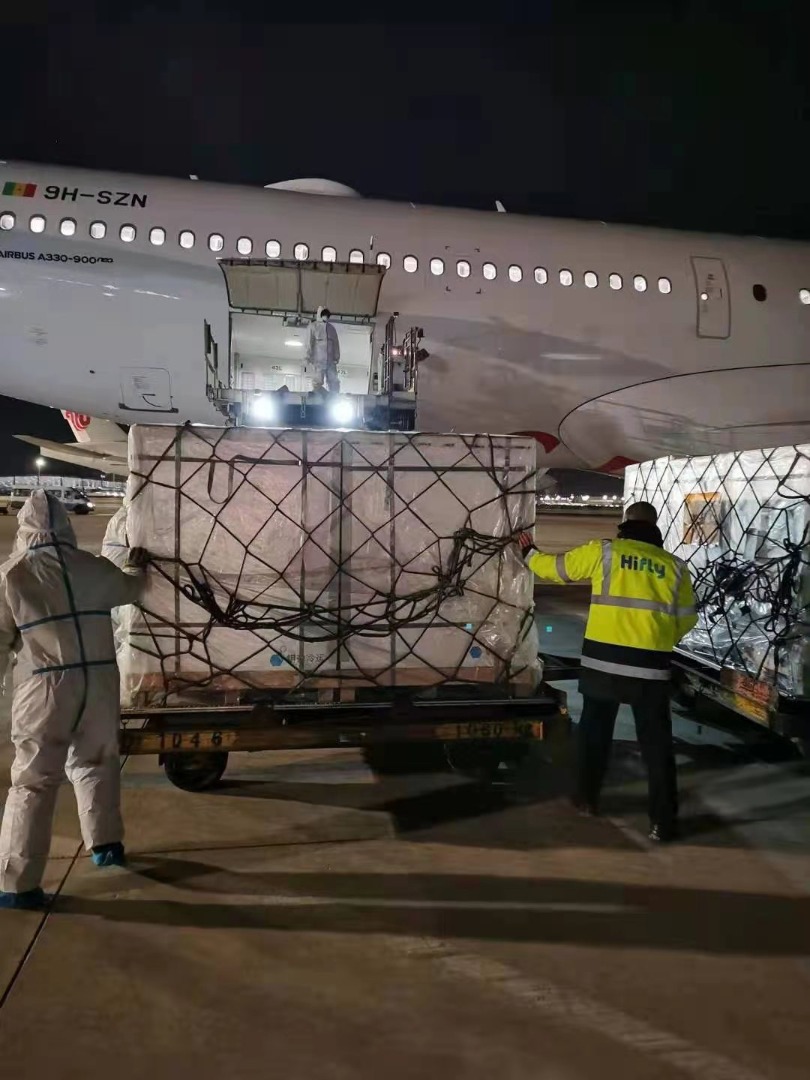 Doses de vaccin contre le COVID-19 transport Air Sénégal