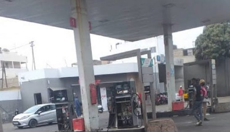 Pénurie d'essence dans les stations à Dakar