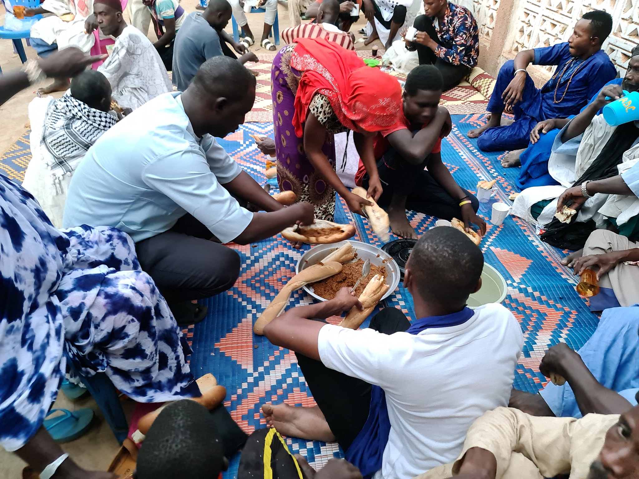 Week-end social au Fouta - Le leader de Haa Yeesso, Thierno Amadou Sy offre un Ndogou aux habitants de Nabadji Civol (20)