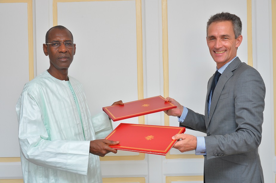 Le Sénégal et la France signent un nouvel accord
