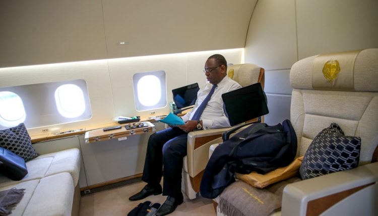 Macky Sall dans avion Présidentiel