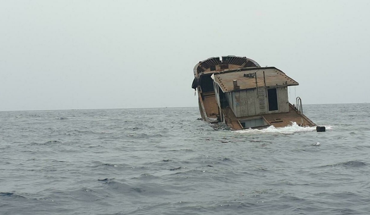 Un navire coulé au large de Dakar - poissons mer