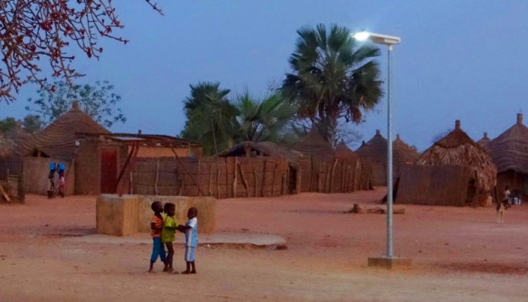 Des lampadaires pour tous les villages et hameaux du Sénégal