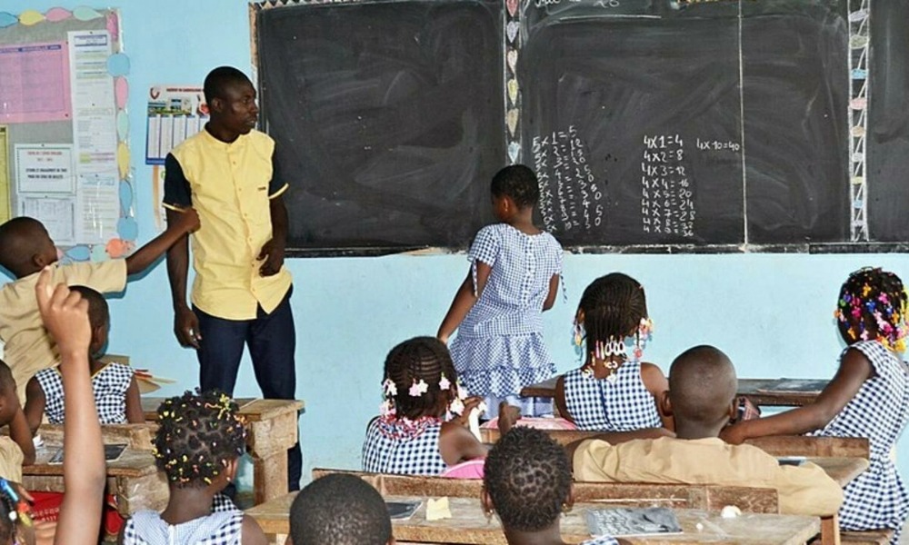 enseignant en classe Sénégal