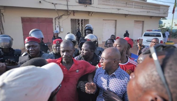 Des Affrontements entre militants de Moustapha Guirassy et forces de l’ordre à Kédougou