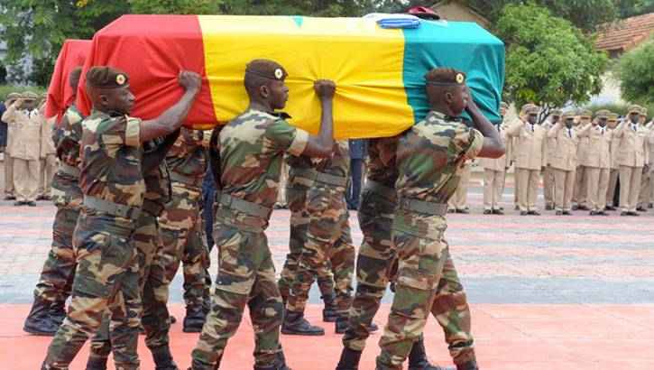 L'Armée sénégalaise rend hommage à ses soldats tués lors d'un accrochage en Gambie