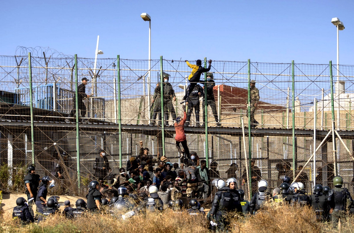 Drame migratoire dans l'enclave espagnole de Melilla, au nord du Maroc