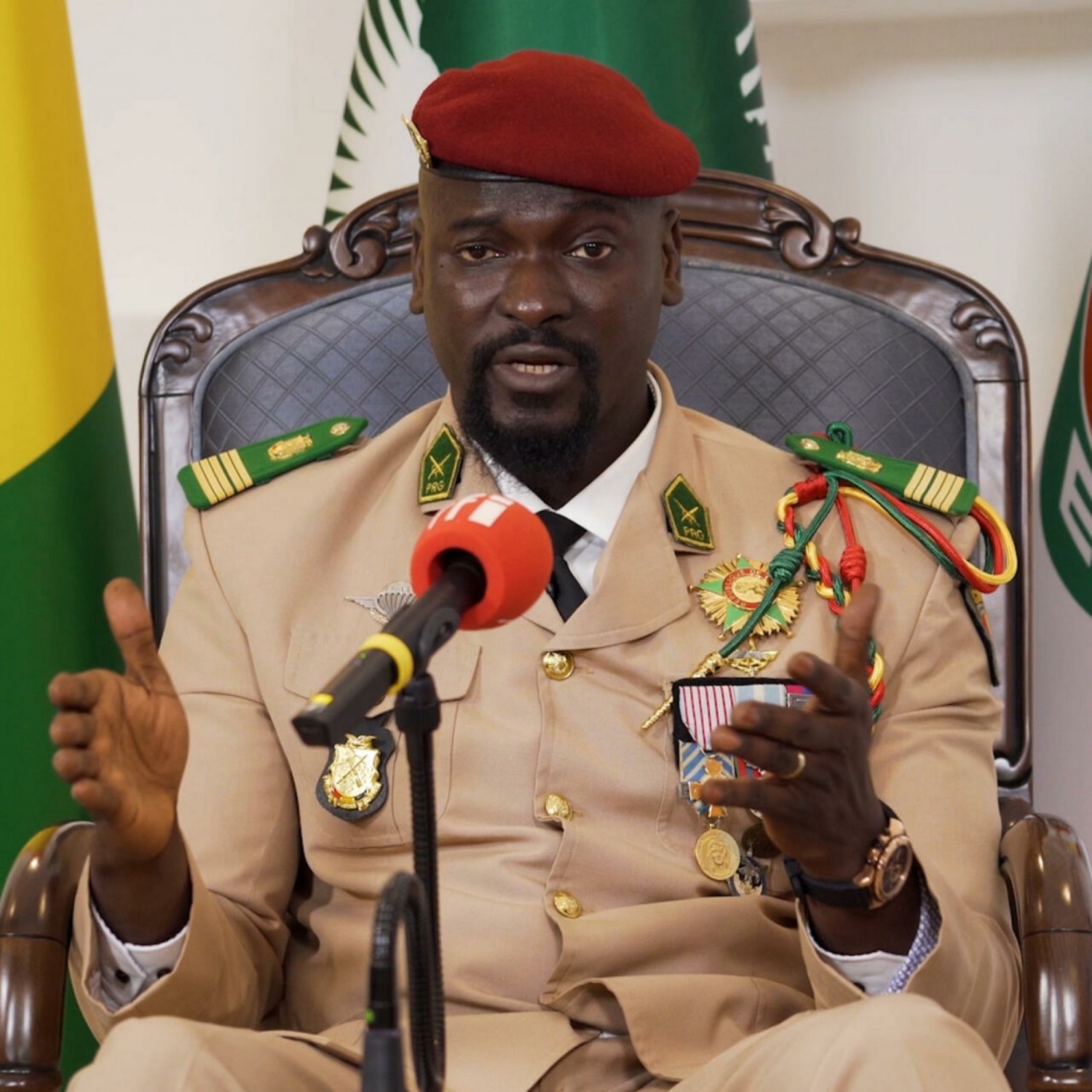 Mamadi Doumbouya - Dissolution en Guinée du Front national pour la défense de la Constitution