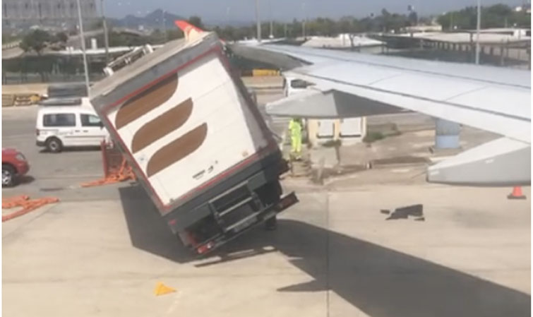 Un avion de la compagnie Air Sénégal heurte un camion