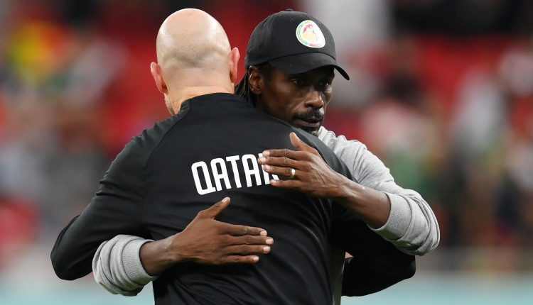 Aliou Cissé et le coach du Qatar