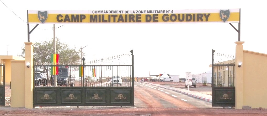 Macky Sall inaugure le camp militaire de Goudiry