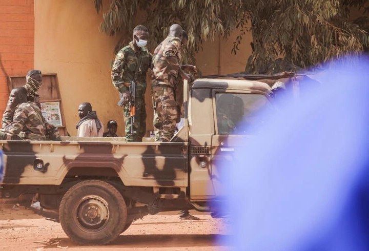 Les soldats ivoiriens graciés par le Mali ont quitté Bamako pour Abidjan