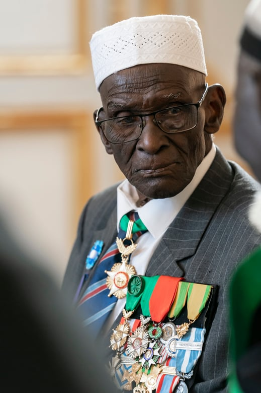 tirailleurs senegalais au Palais