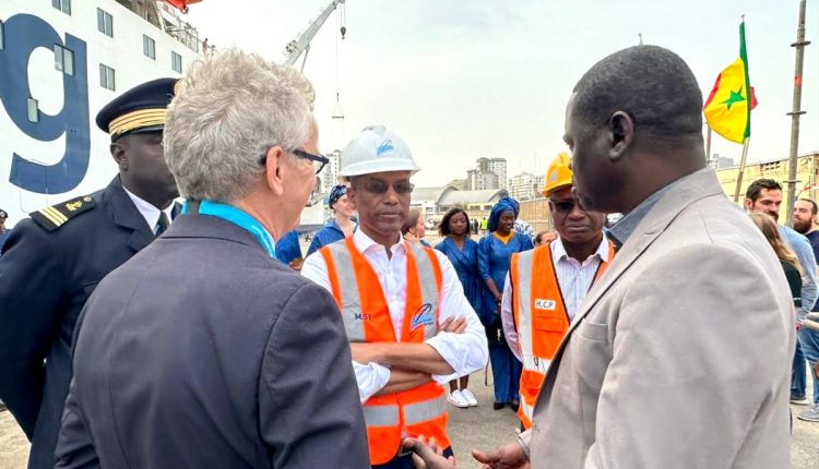 Mountaga Sy DG Port de Dakar - Accueil BATEAU MÉDICAL GLOBAL MERCY AU PORT DE DAKAR