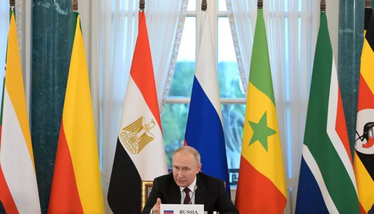 Vladimir Poutine prêt à un dialogue et salue une approche équilibrée de l'Afrique