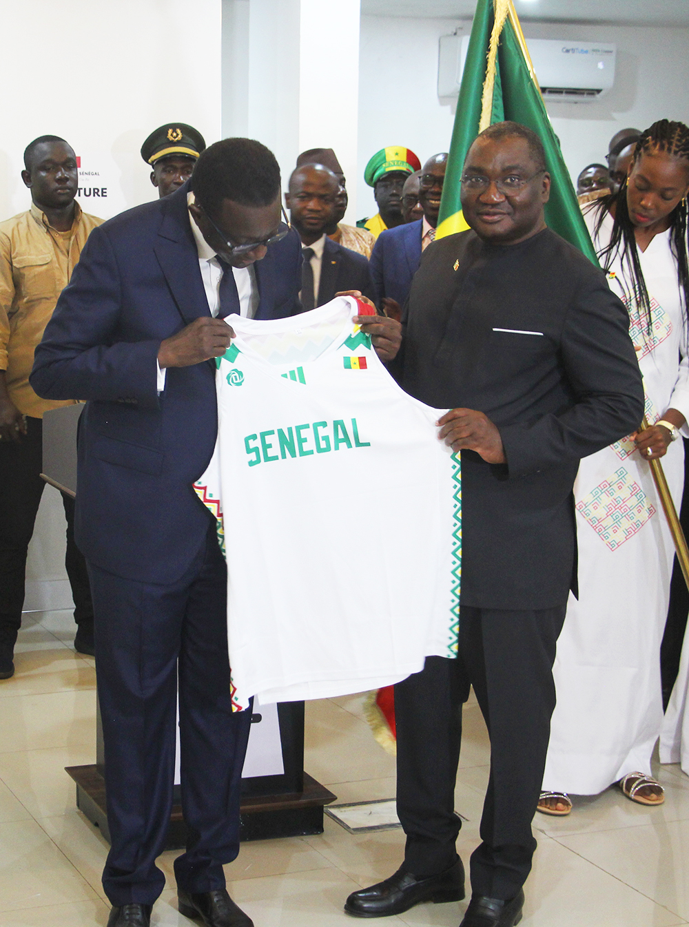 Afrobasket féminin - Le PM et ministre des Sports, Amadou Ba remet le drapeau aux Lionnes (1)