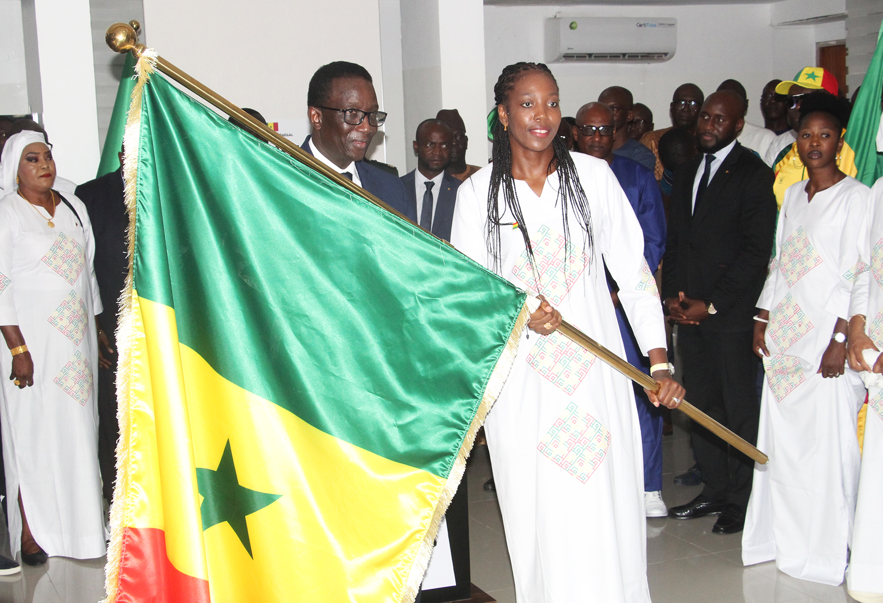 Afrobasket féminin - Le PM et ministre des Sports, Amadou Ba remet le drapeau aux Lionnes (2)