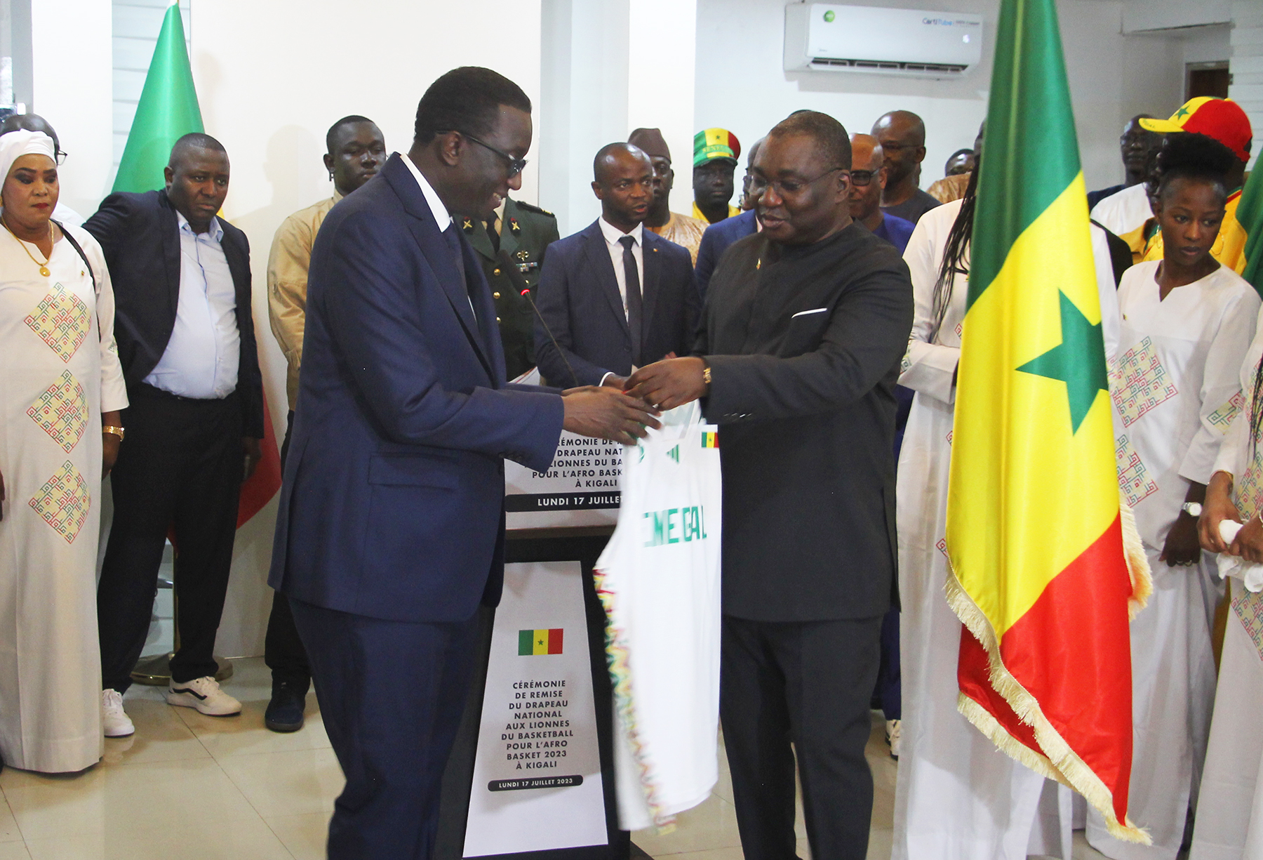 Afrobasket féminin - Le PM et ministre des Sports, Amadou Ba remet le drapeau aux Lionnes (3)