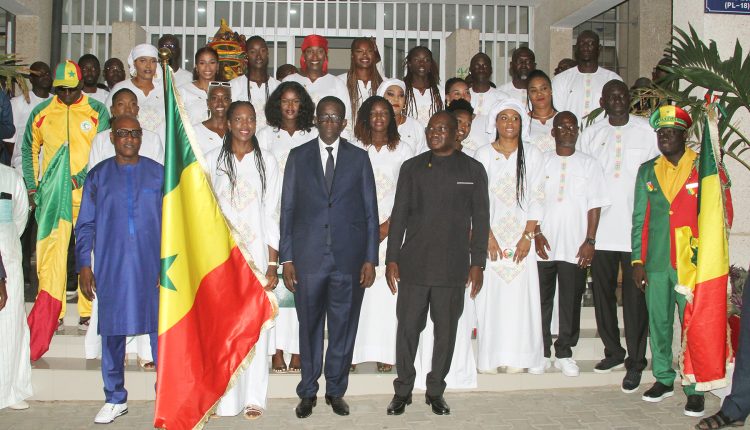 Afrobasket féminin - Le PM et ministre des Sports, Amadou Ba remet le drapeau aux Lionnes (4)