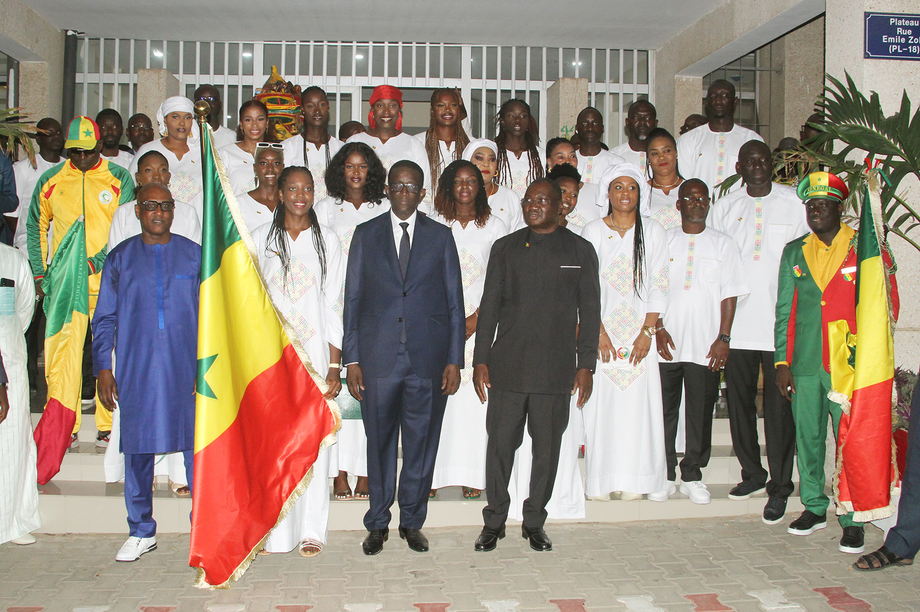 Afrobasket féminin - Le PM et ministre des Sports, Amadou Ba remet le drapeau aux Lionnes (4)