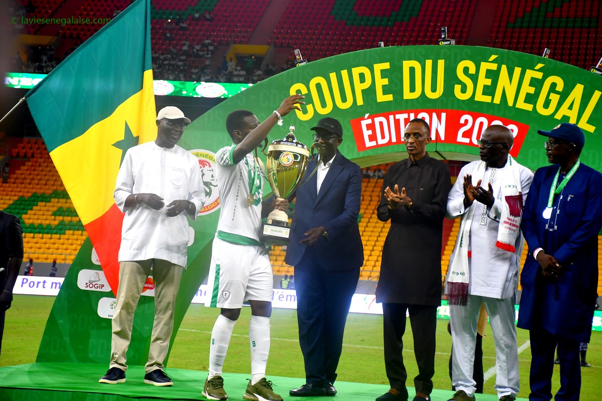 Premier Ministre et Ministre des Sport - Coupe du SENEGAL, Jaraaf bat le club Stade de Mbour