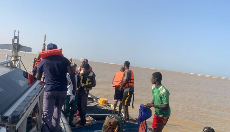 Des pécheurs secourus par la marine nationale sénégalaise