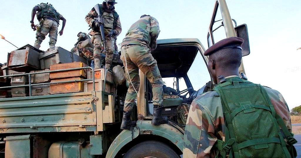 véhicule militaire Sénégal saute sur une mine