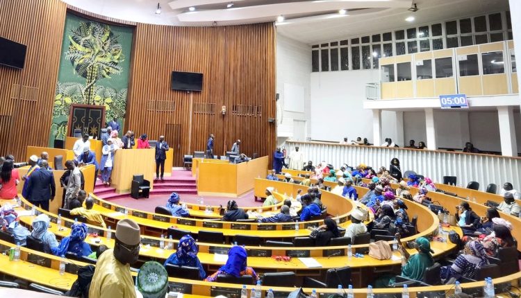 Assemblée nationale du Sénégal vote le report de l'élection Présidentielle (2)