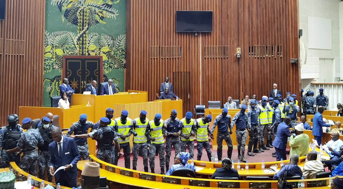 Images des Gendarmes à l'Assemblée Nationale du Sénégal