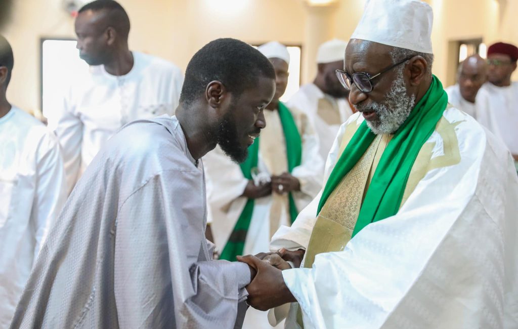 Le président Bassirou Diomaye Faye à la Mosquée Omarienne (5)