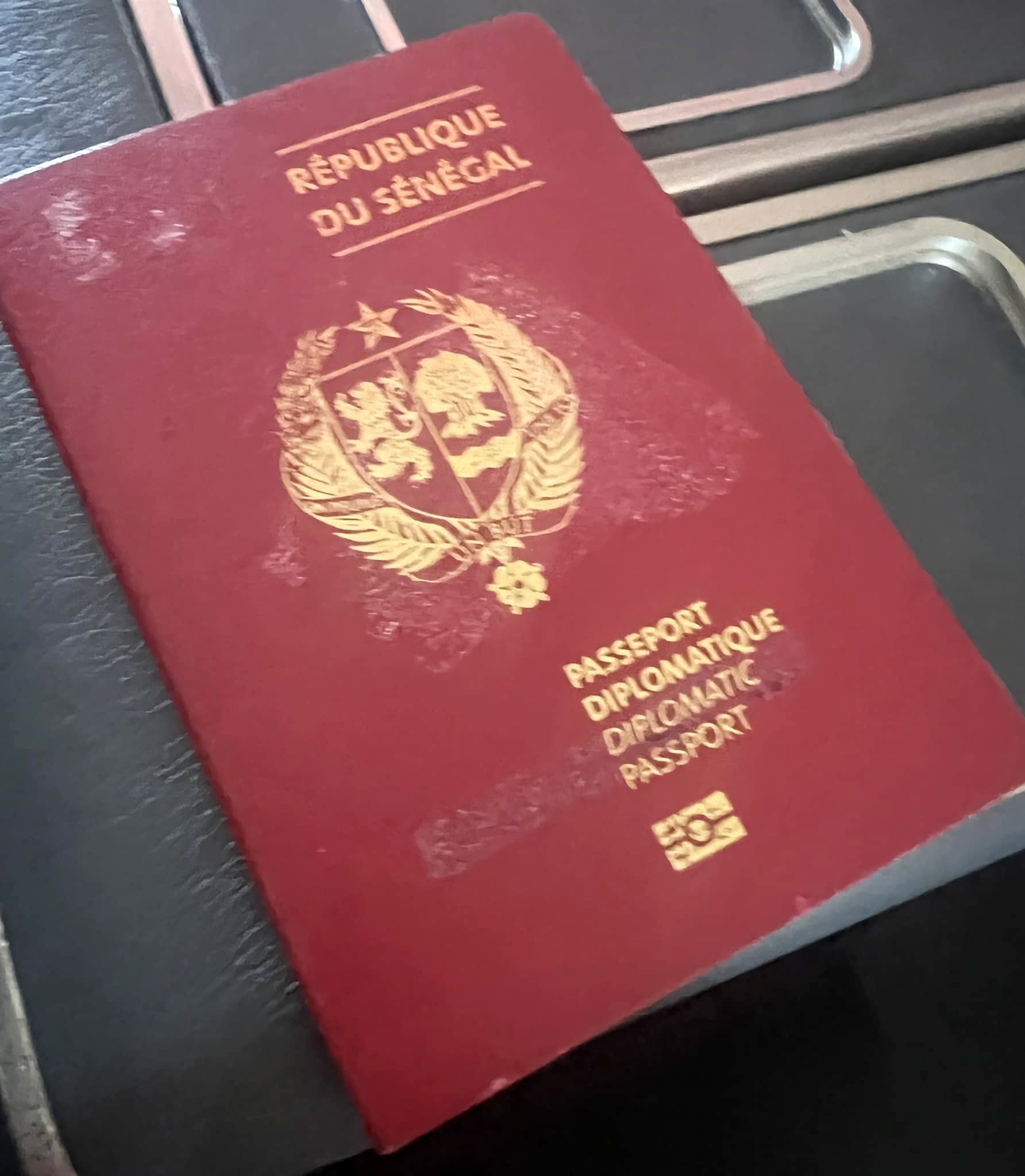 Les ministres sortants ne peuvent plus voyager avec leur passeport diplomatique