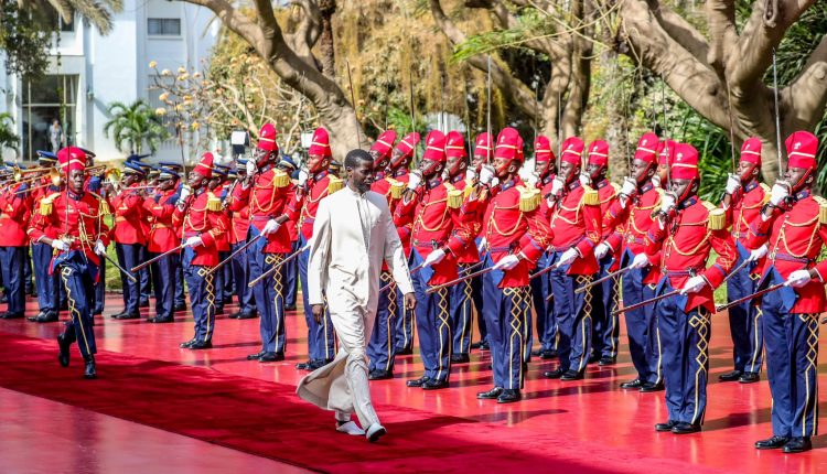 Président Bassirou Diomaye Faye et les gardes rouges