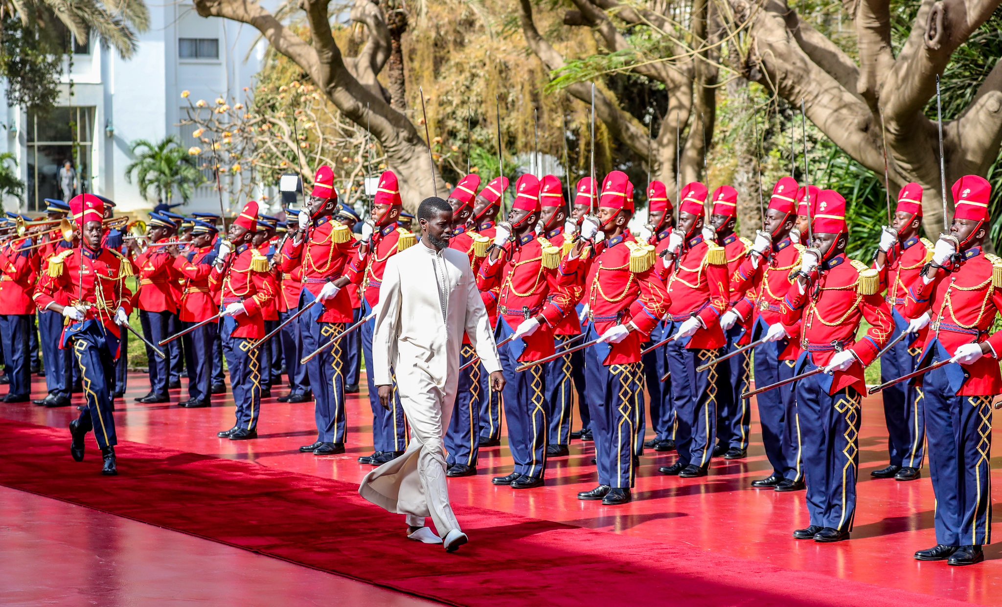 Président Bassirou Diomaye Faye et les gardes rouges