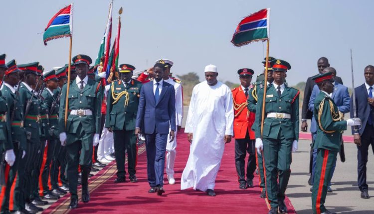 président Bassirou Diomaye Faye en Gambie avec président Adama Barrow