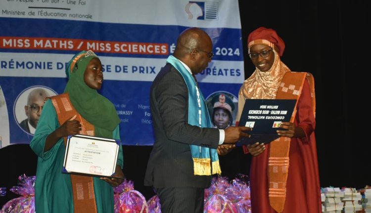 Khady Sène et Ramatoulaye Kane remportent le trophée Miss Mathématiques et Miss Sciences 2024